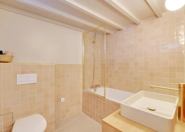 La Petite Maison Du Marais Avec Sauna Париж